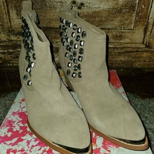 Chinese Laundry I Spy Women's Ankle Booties